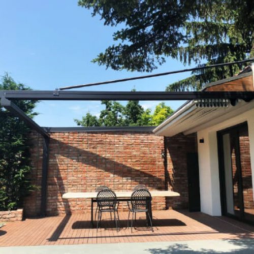 The FLAT CITY retractable pergola systems provides a perfect and functional solution for all weather conditions, for rain, hail, or shine in residential or commercial applications